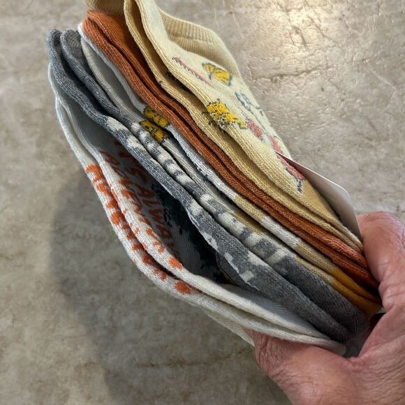 5 Pairs of Winnie the Pooh Socks NWT - Picture 2 of 4